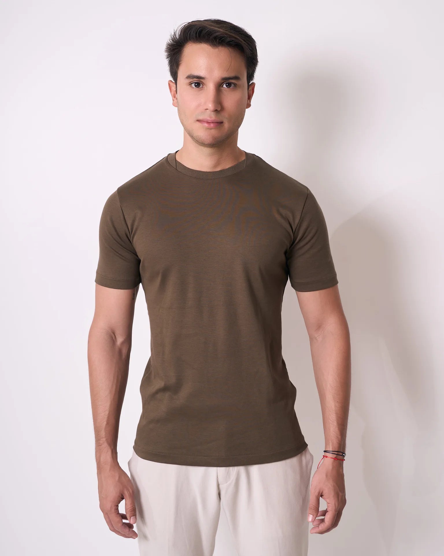 CAMISETA PIMA - GOLA CRUZADA DUPLA - VERDE OLIVA - imagem 1